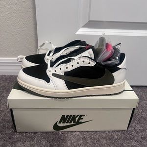 Olive Travis Scott Sneakers